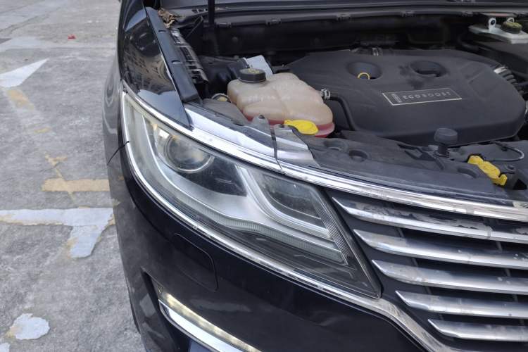 Used Lincoln MKC 2014 2.0T Two-Wheel Drive Deluxe Edition Right Front Headlight