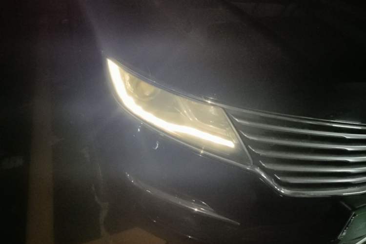 Used Lincoln MKC 2014 2.0T Four-Wheel Drive Luxury Edition Right Front Headlight