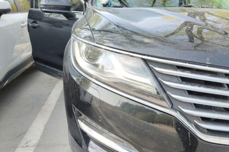 Used Lincoln MKC 2014 2.0T Four-Wheel Drive Luxury Edition Right Front Headlight