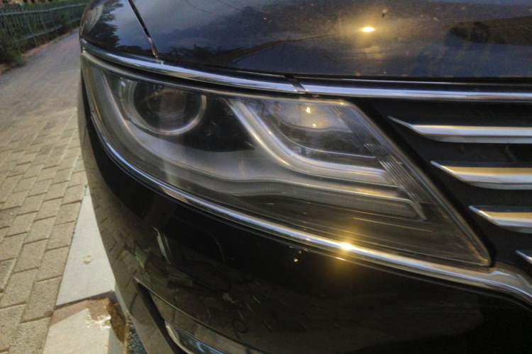 Used Lincoln MKC 2014 2.0T Two-Wheel-Drive Luxury Edition Right Front Headlight