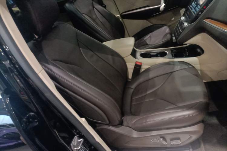 Used Lincoln MKC 2014 2.0T Two-Wheel-Drive Luxury Edition Right Front Seat