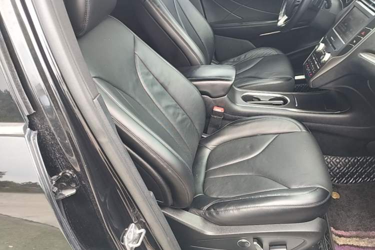 Used Lincoln MKC 2014 2.0T Two-Wheel-Drive Luxury Edition Right Front Seat