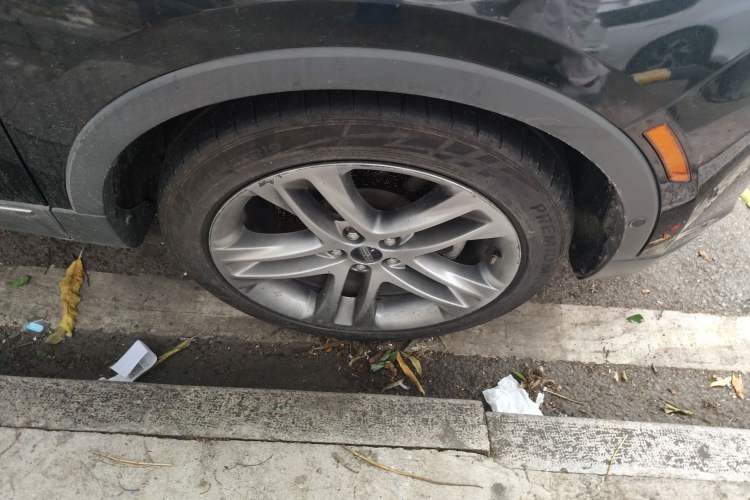 Used Lincoln MKC 2014 2.0T Four-Wheel Drive Prestige Edition Right Front Wheel Hub