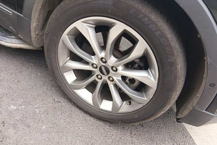 Used Lincoln MKC 2014 2.0T Two-Wheel-Drive Luxury Edition Right Front Wheel Hub