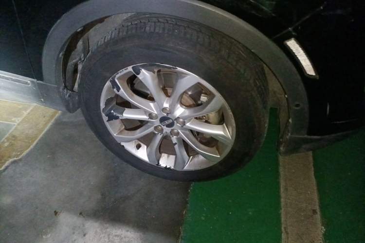 Used Lincoln MKC 2014 2.0T Two-Wheel-Drive Luxury Edition Right Front Wheel Hub