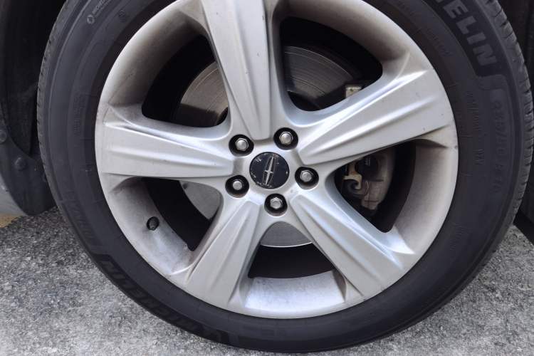 Used Lincoln MKC 2014 2.0T Two-Wheel Drive Deluxe Edition Right Front Wheel Hub