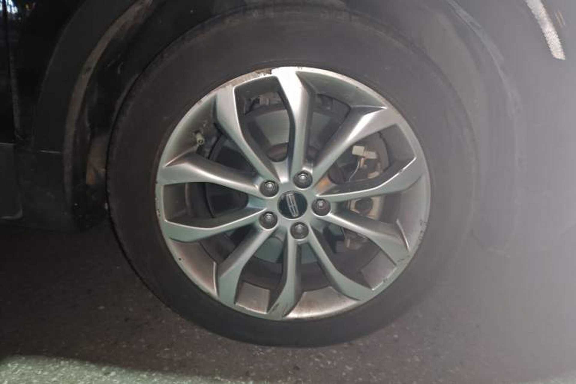 Used Lincoln MKC 2014 2.0T Two-Wheel-Drive Luxury Edition Right Front Wheel Hub