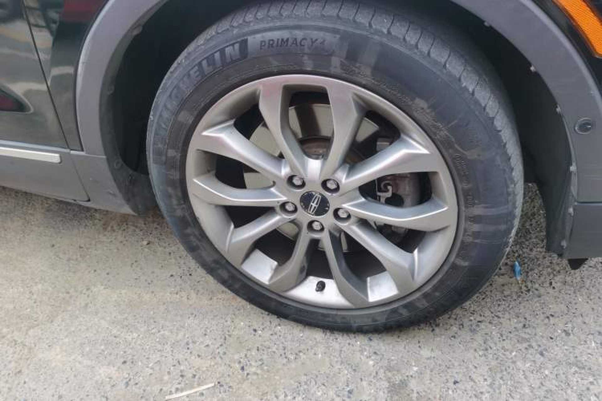 Used Lincoln MKC 2014 2.0T Two-Wheel-Drive Luxury Edition Right Front Wheel Hub
