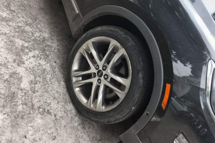 Used Lincoln MKC 2014 2.0T Four-Wheel Drive Prestige Edition Right Front Wheel Hub