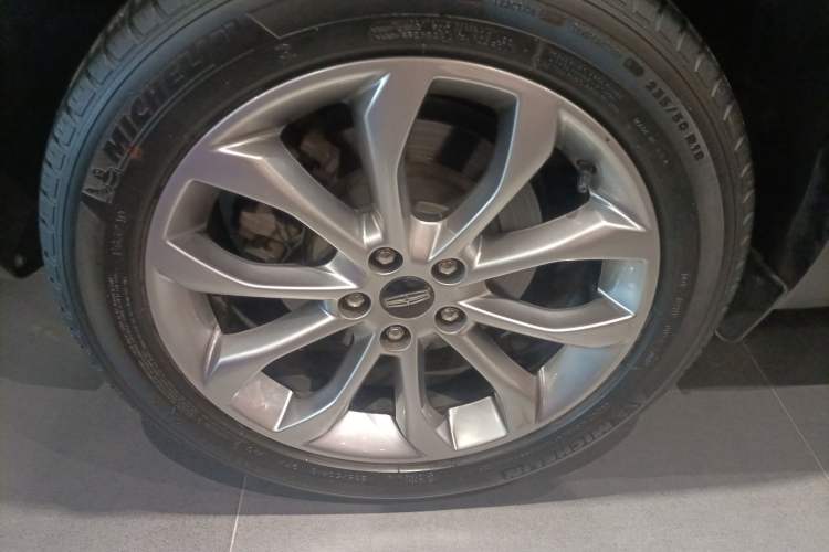 Used Lincoln MKC 2014 2.0T Two-Wheel-Drive Luxury Edition Right Rear Wheel Hub