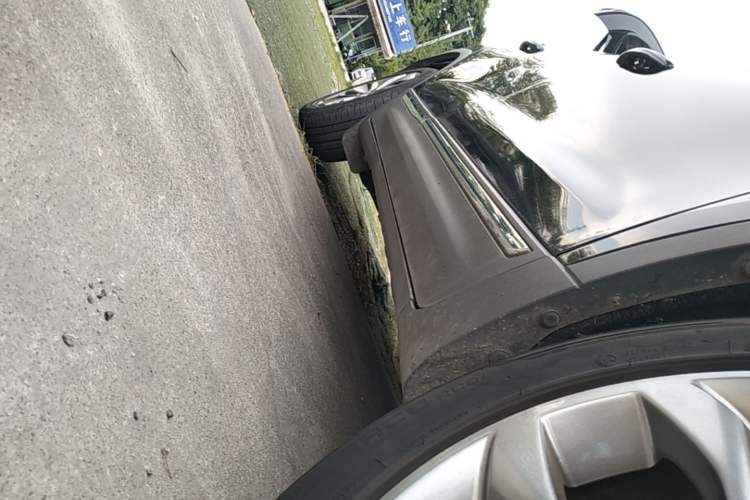 Used Lincoln MKC 2014 2.0T Two-Wheel-Drive Luxury Edition Right Side Sill
