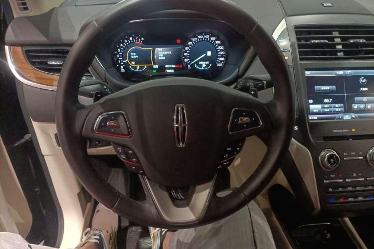 Used Lincoln MKC 2014 2.0T Two-Wheel-Drive Luxury Edition Steering Wheel