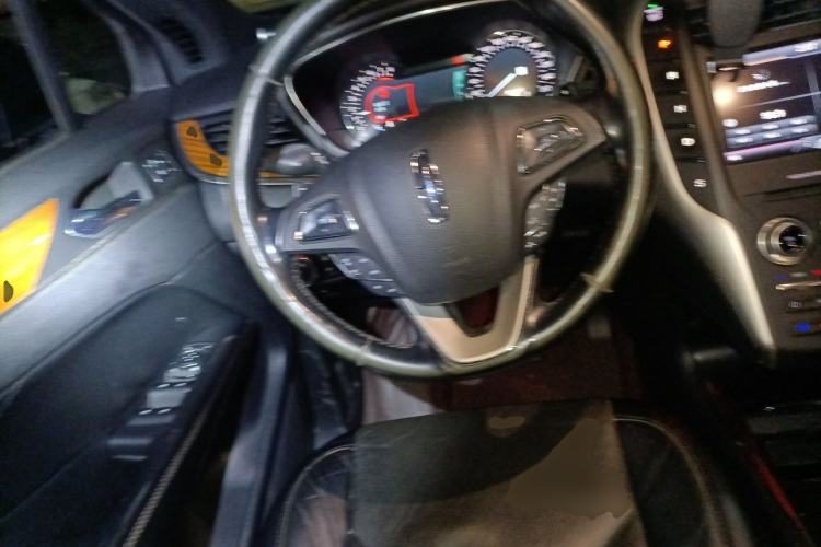 Used Lincoln MKC 2014 2.0T Two-Wheel-Drive Luxury Edition Steering Wheel