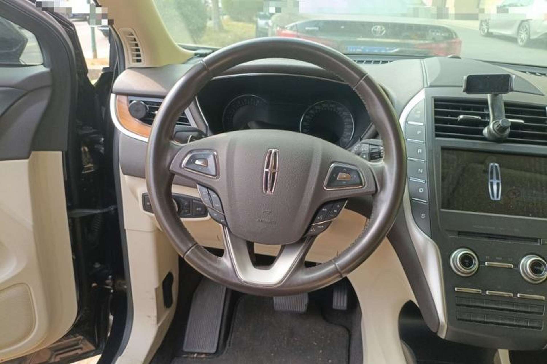 Used Lincoln MKC 2014 2.0T Two-Wheel-Drive Luxury Edition Steering Wheel