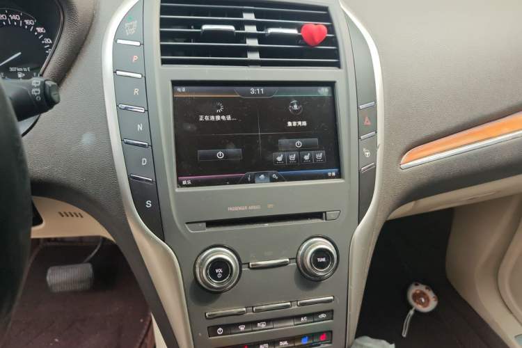 Used Lincoln MKC 2014 2.0T Two-Wheel-Drive Luxury Edition Audio And AC Panel