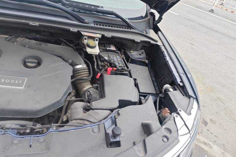 Used Lincoln MKC 2014 2.0T Four-Wheel Drive Luxury Edition Engine Bay Left