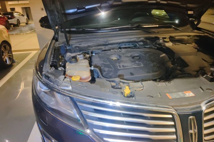 Used Lincoln MKC 2014 2.0T Two-Wheel Drive Deluxe Edition Engine Bay Right