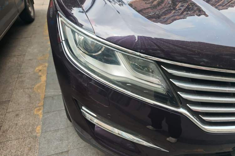 Used Lincoln MKC 2014 2.0T Two-Wheel-Drive Luxury Edition Right Front Headlight
