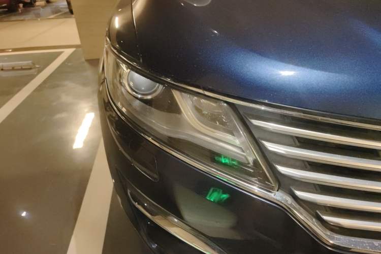 Used Lincoln MKC 2014 2.0T Two-Wheel Drive Deluxe Edition Right Front Headlight