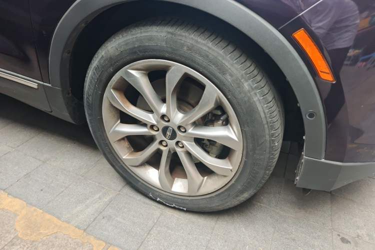 Used Lincoln MKC 2014 2.0T Two-Wheel-Drive Luxury Edition Right Front Wheel Hub