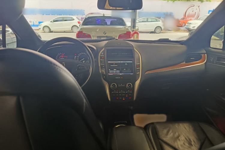 Used Lincoln MKC 2014 2.0T Two-Wheel-Drive Luxury Edition Interior 1