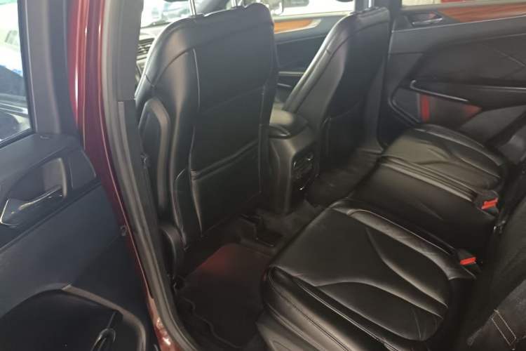 Used Lincoln MKC 2014 2.0T Two-Wheel-Drive Luxury Edition Interior 3