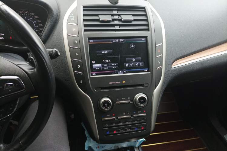 Used Lincoln MKC 2014 2.0T Four-Wheel Drive Luxury Edition Audio And AC Panel