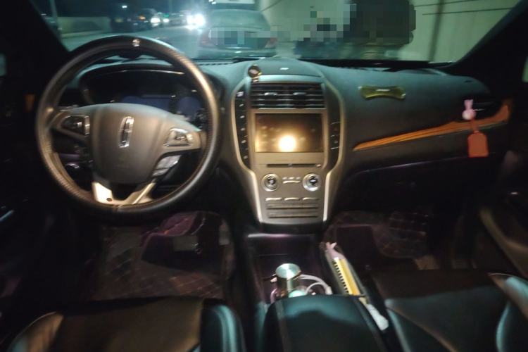 Used Lincoln MKC 2014 2.0T Two-Wheel-Drive Luxury Edition Interior 2