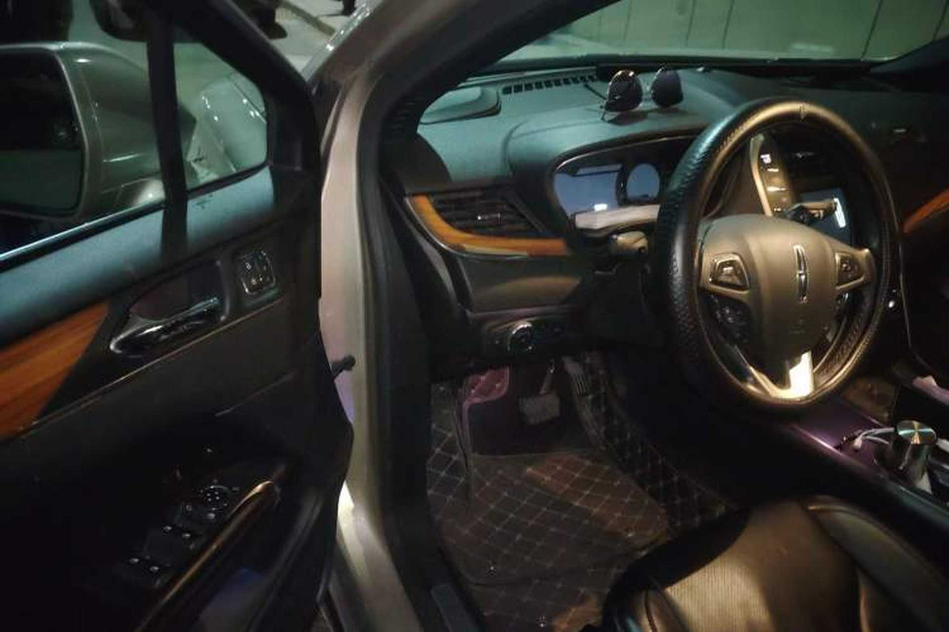 Used Lincoln MKC 2014 2.0T Two-Wheel-Drive Luxury Edition Interior 3