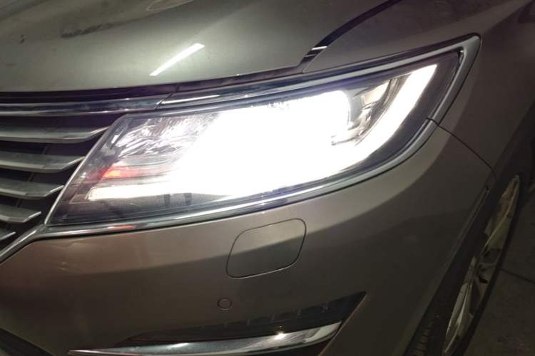 Used Lincoln MKC 2014 2.0T Two-Wheel-Drive Luxury Edition Left Front Headlight
