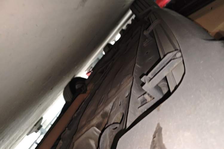 Used Lincoln MKC 2014 2.0T Two-Wheel-Drive Luxury Edition Left Side Sill