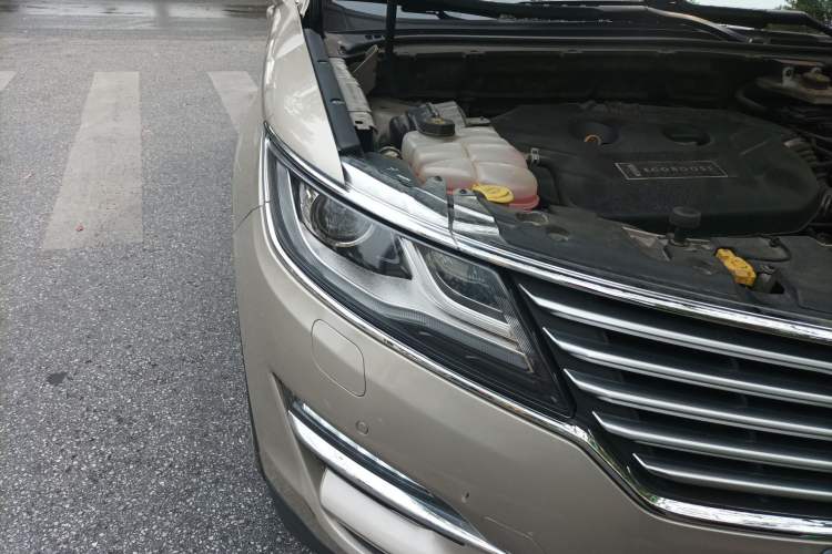 Used Lincoln MKC 2014 2.0T Four-Wheel Drive Luxury Edition Right Front Headlight