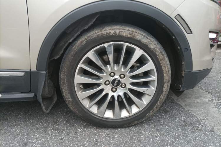 Used Lincoln MKC 2014 2.0T Four-Wheel Drive Luxury Edition Right Front Wheel Hub