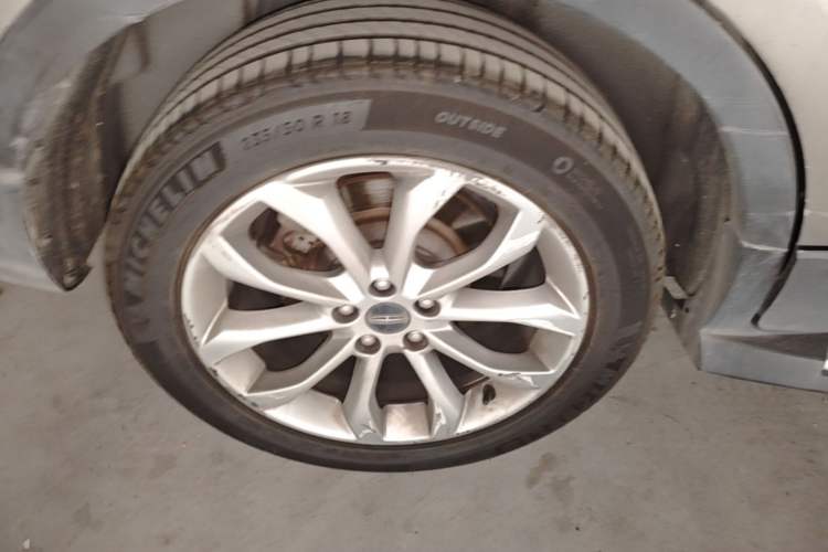 Used Lincoln MKC 2014 2.0T Two-Wheel-Drive Luxury Edition Right Rear Wheel Hub