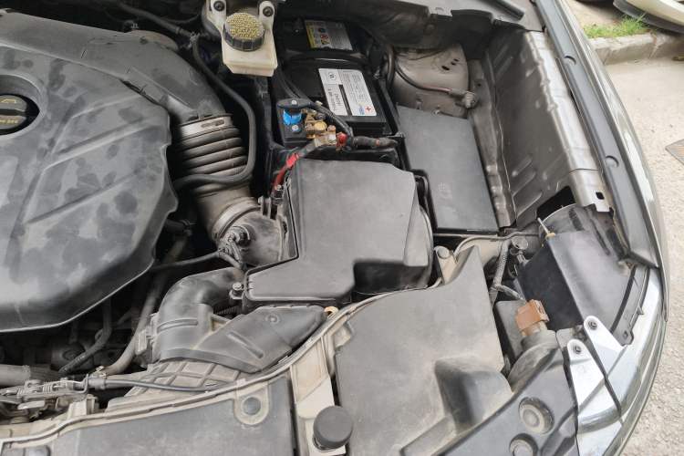 Used Lincoln MKC 2014 2.0T Two-Wheel-Drive Luxury Edition Engine Bay Left