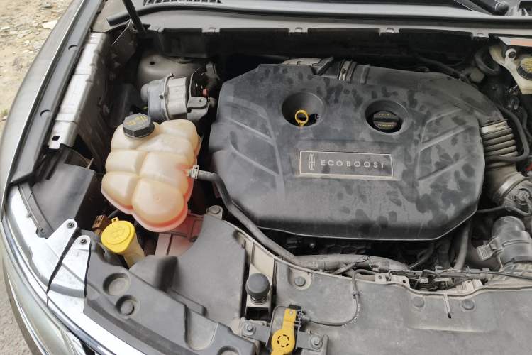 Used Lincoln MKC 2014 2.0T Two-Wheel-Drive Luxury Edition Engine Bay Right
