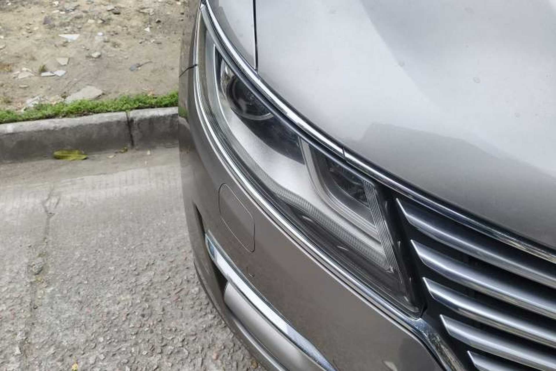 Used Lincoln MKC 2014 2.0T Two-Wheel-Drive Luxury Edition Right Front Headlight
