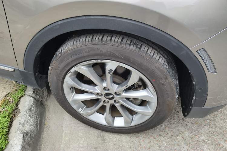 Used Lincoln MKC 2014 2.0T Two-Wheel-Drive Luxury Edition Right Front Wheel Hub