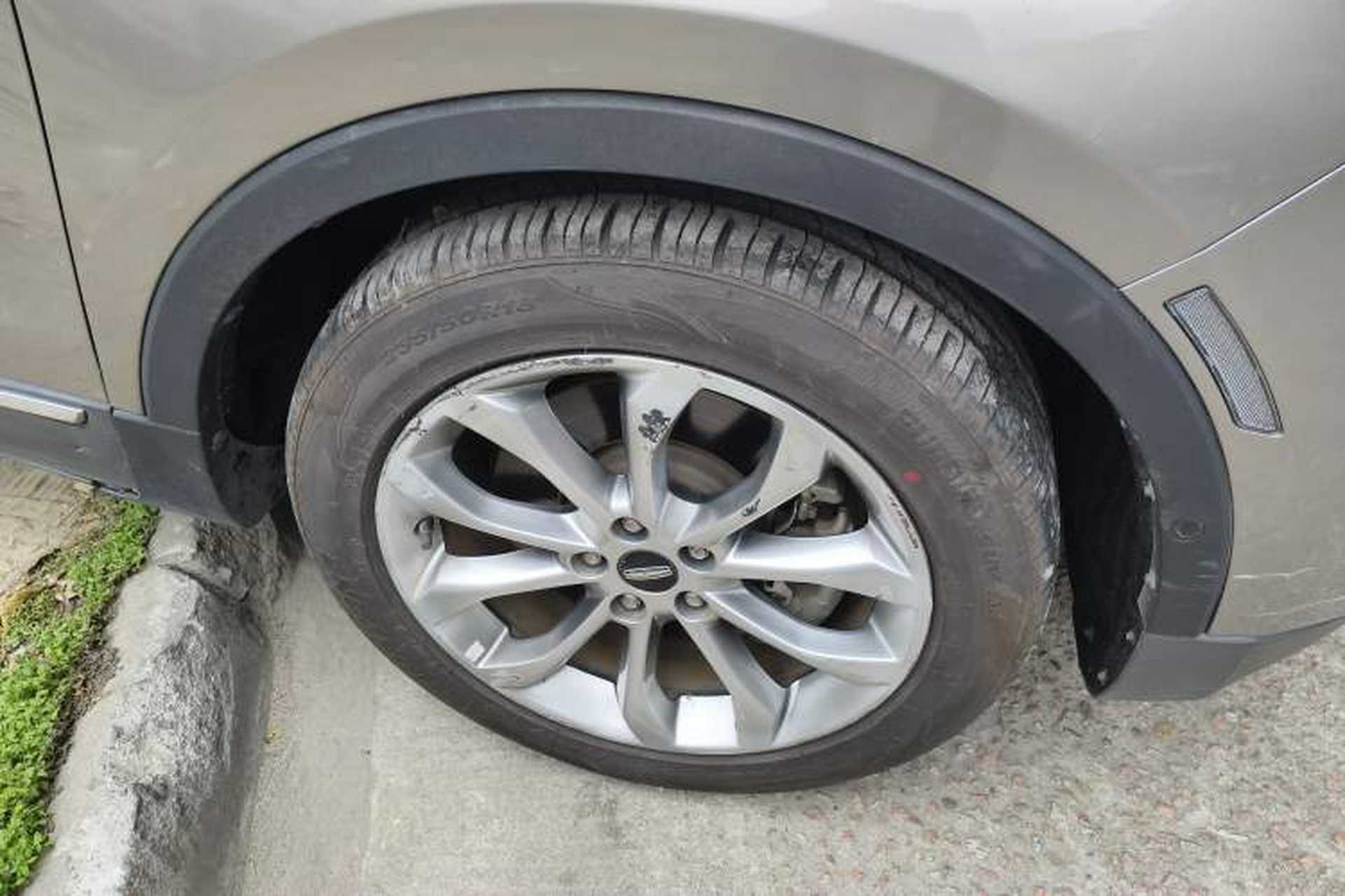 Used Lincoln MKC 2014 2.0T Two-Wheel-Drive Luxury Edition Right Front Wheel Hub