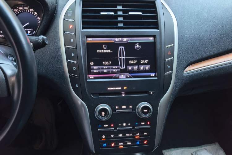 Used Lincoln MKC 2014 2.0T Four-Wheel Drive Luxury Edition Audio And AC Panel