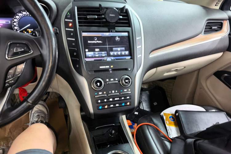 Used Lincoln MKC 2014 2.0T Four-Wheel Drive Prestige Edition Audio And AC Panel