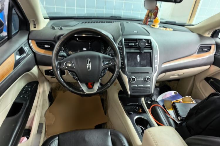 Used Lincoln MKC 2014 2.0T Four-Wheel Drive Prestige Edition Center Console