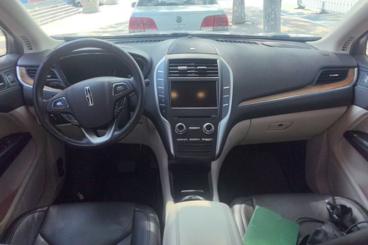 Used Lincoln MKC 2014 2.0T Four-Wheel Drive Prestige Edition Center Console