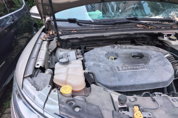 Used Lincoln MKC 2014 2.0T Four-Wheel Drive Luxury Edition Engine Bay Right