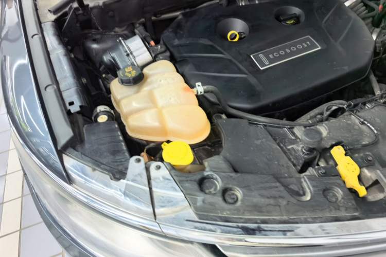Used Lincoln MKC 2014 2.0T Four-Wheel Drive Prestige Edition Engine Bay Right