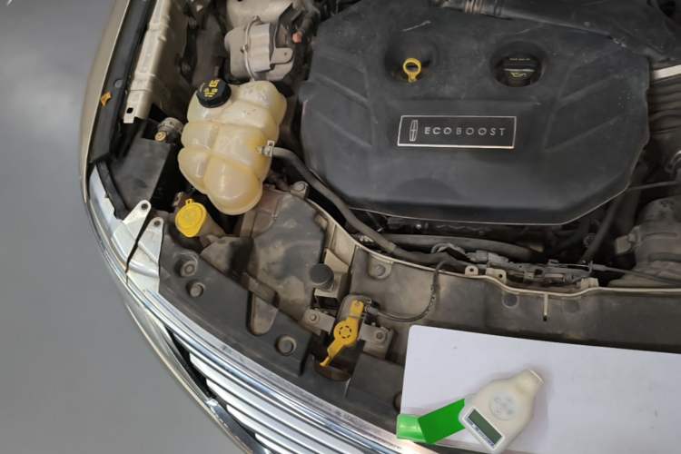 Used Lincoln MKC 2014 2.0T Two-Wheel-Drive Luxury Edition Engine Bay Right