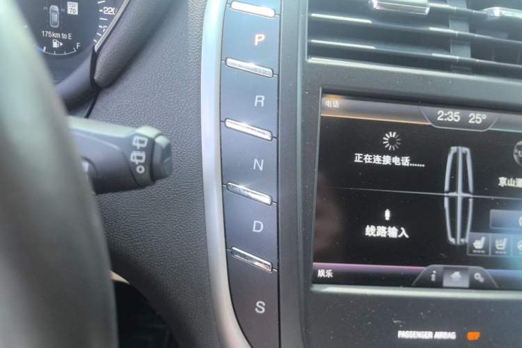 Used Lincoln MKC 2014 2.0T Four-Wheel Drive Prestige Edition Gear Lever