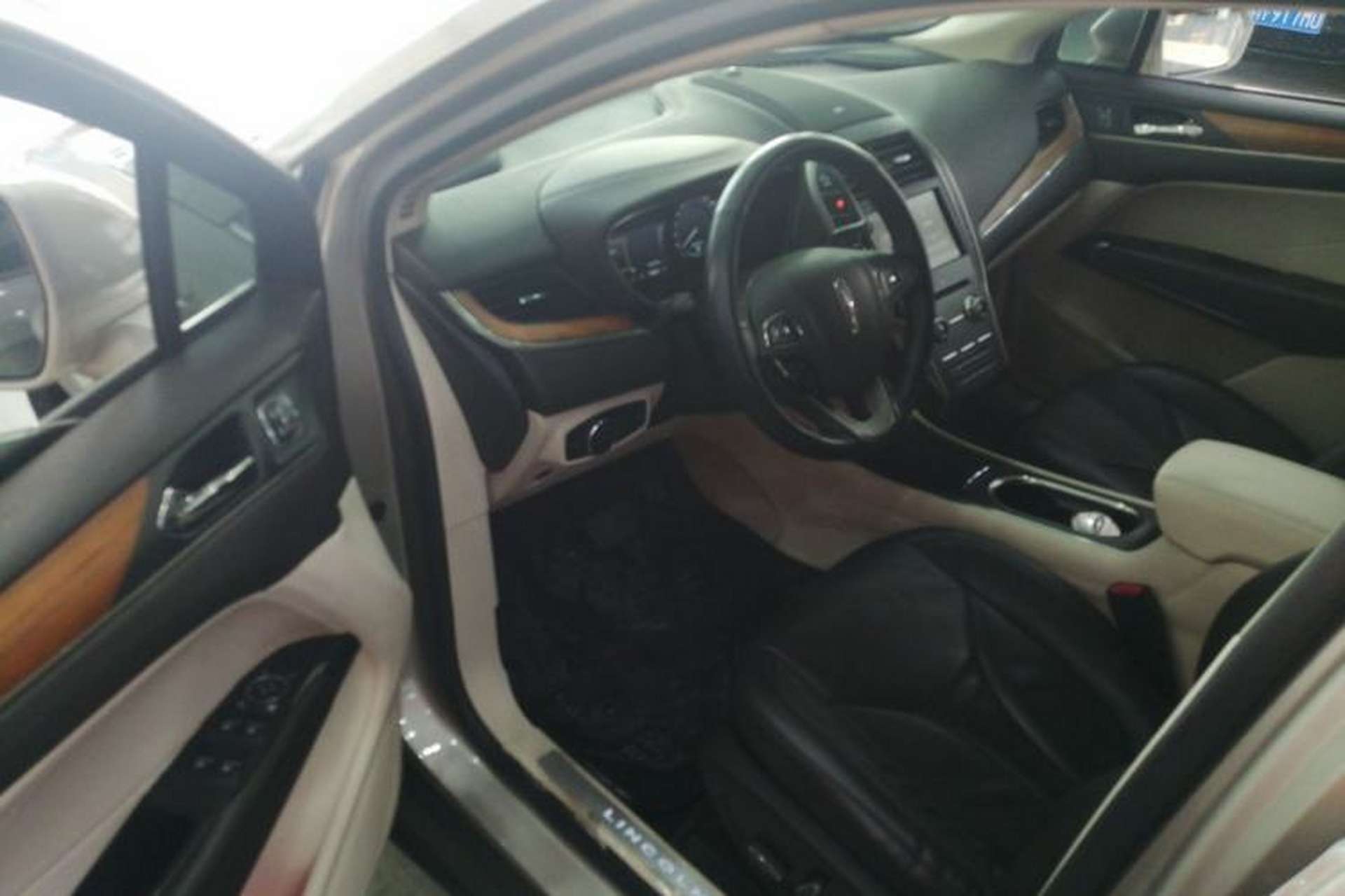 Used Lincoln MKC 2014 2.0T Four-Wheel Drive Luxury Edition Interior 3