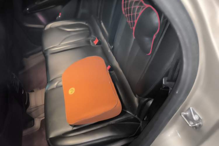 Used Lincoln MKC 2014 2.0T Two-Wheel-Drive Luxury Edition Left Rear Seat