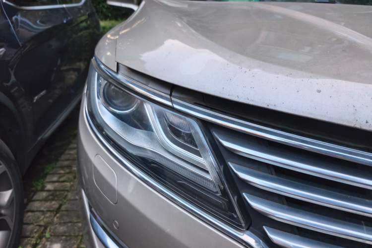Used Lincoln MKC 2014 2.0T Four-Wheel Drive Luxury Edition Right Front Headlight